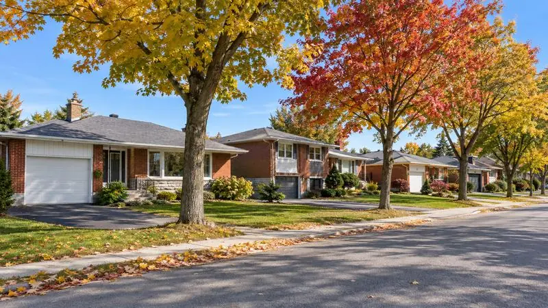 Homes with garage doors in Alta Vista, Ottawa