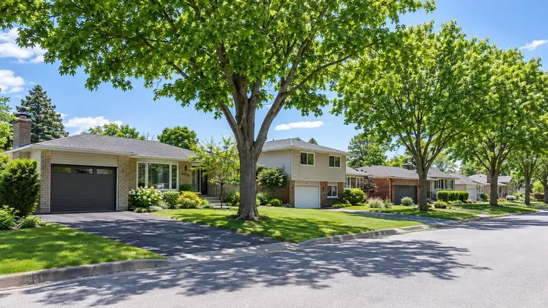Homes with garage doors in Bells Corners, Ottawa