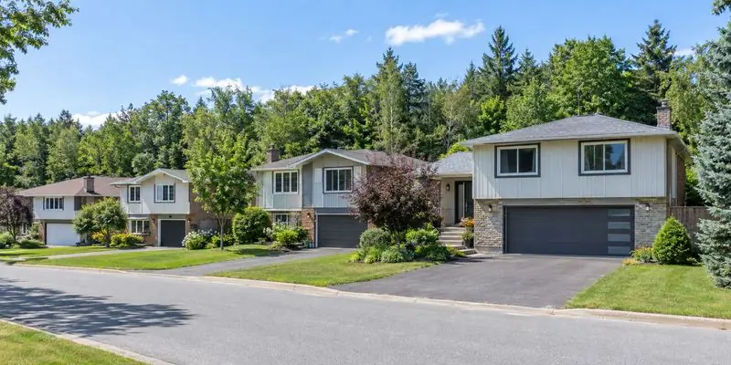 Homes with garage doors in Blackburn Hamlet, Ottawa