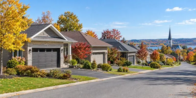 Homes with garage doors in Casselman, Ontario