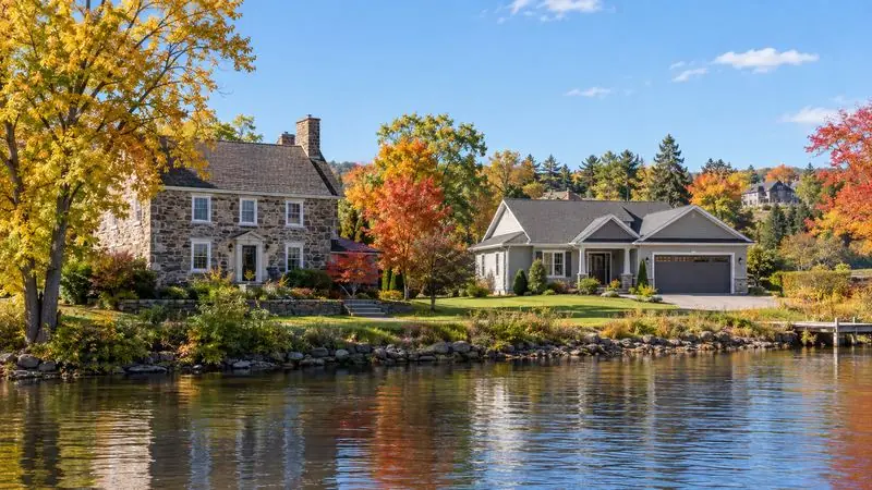 Homes with garage doors in Cumberland, Ontario