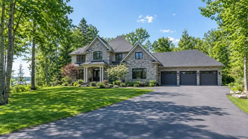 Homes with garage doors in Dunrobin, Ontario