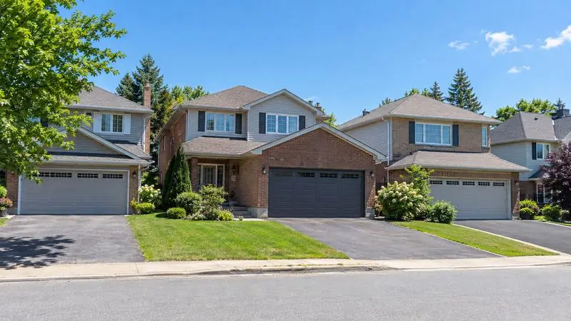 Homes with garage doors in Hunt Club, Ottawa