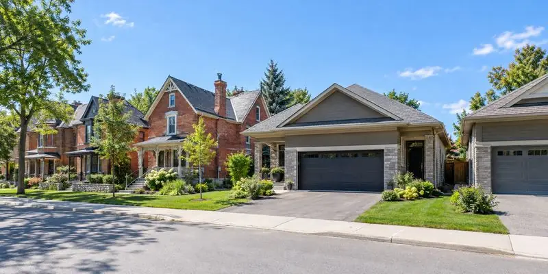 Homes with garage doors in Kemptville, Ontario