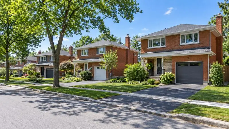 Homes with garage doors in Manor Park, Ottawa