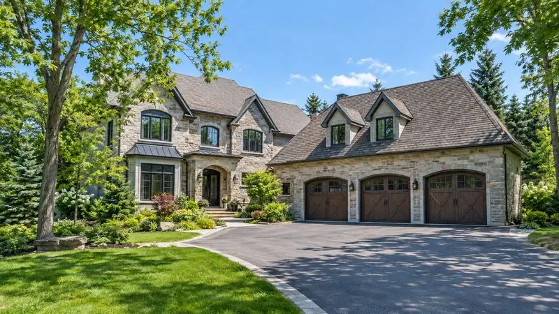 Homes with garage doors in Rockcliffe Park, Ottawa