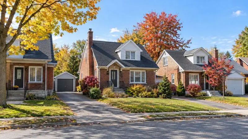 Homes with garage doors in Vanier, Ottawa